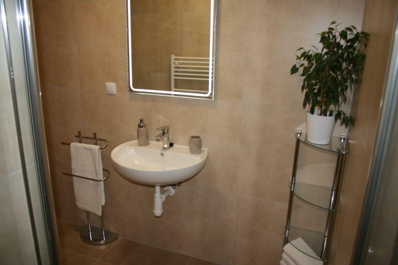 Apartman Jasna Lucky เดมานอฟสกา โดลินา ภายนอก รูปภาพ